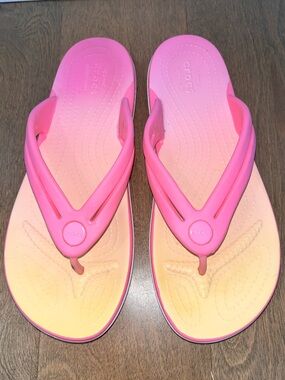 Crocs Women’s Pink Yellow Ombré Flip Flops Size 8